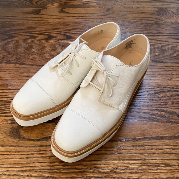 Nine West Cream Platform Shoes - Picture 2 of 9